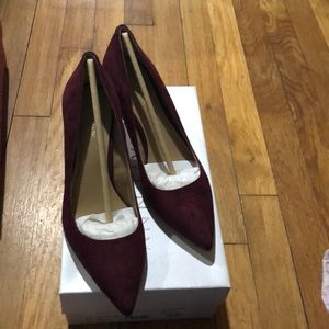Ann Taylor suede pumps